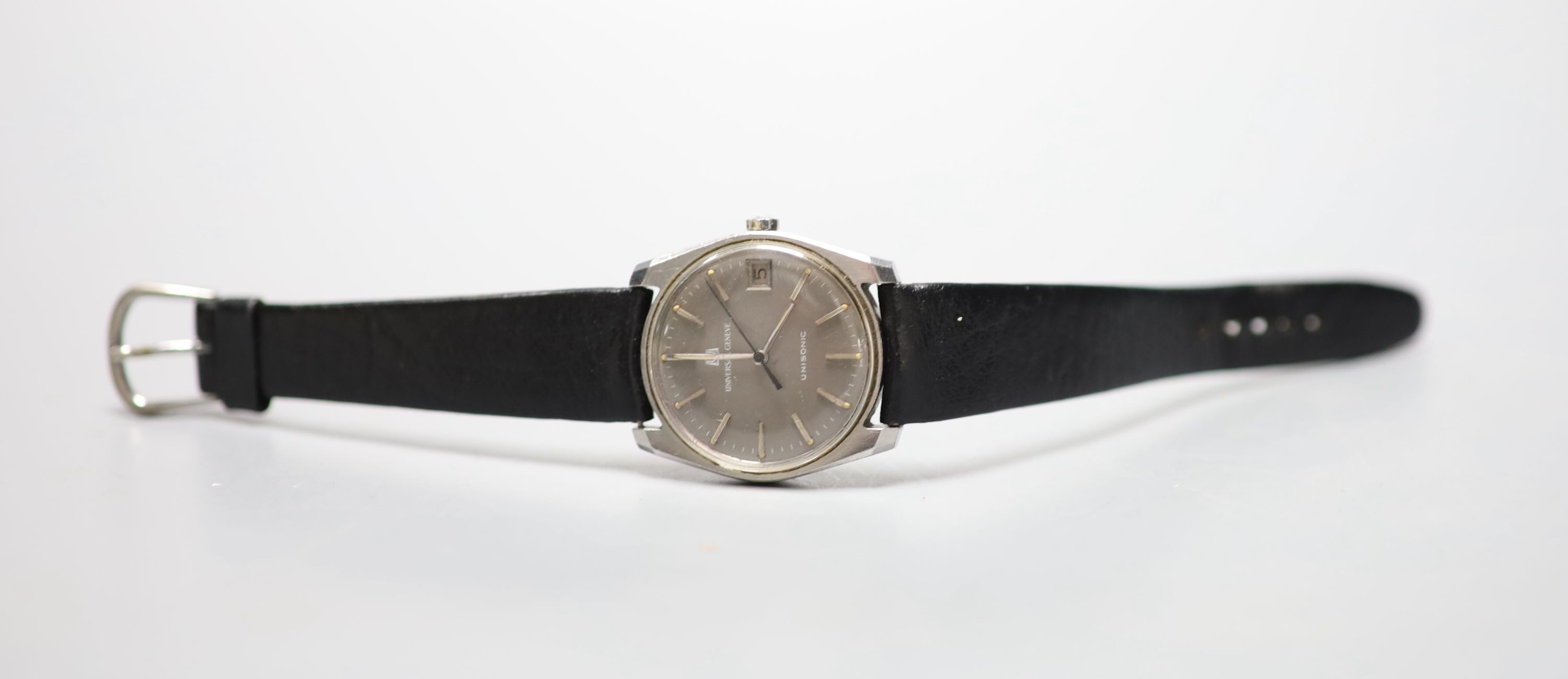 A gentleman's stainless steel Universal Unisonic quartz wrist watch, on a leather strap, case diameter 34mm.